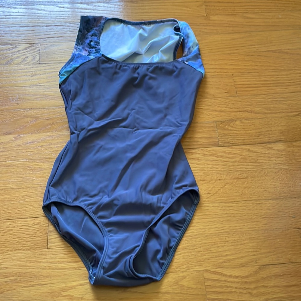 Elevé leotard size medium